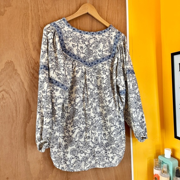 Old Navy Gray Pleated Blouse with V-Neck - Picture 8 of 8